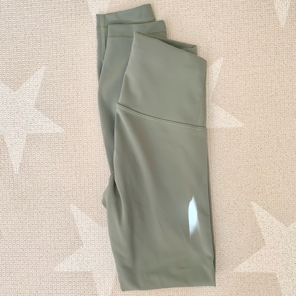 Lululemon Wunder Train HR Tight 25" Size 2